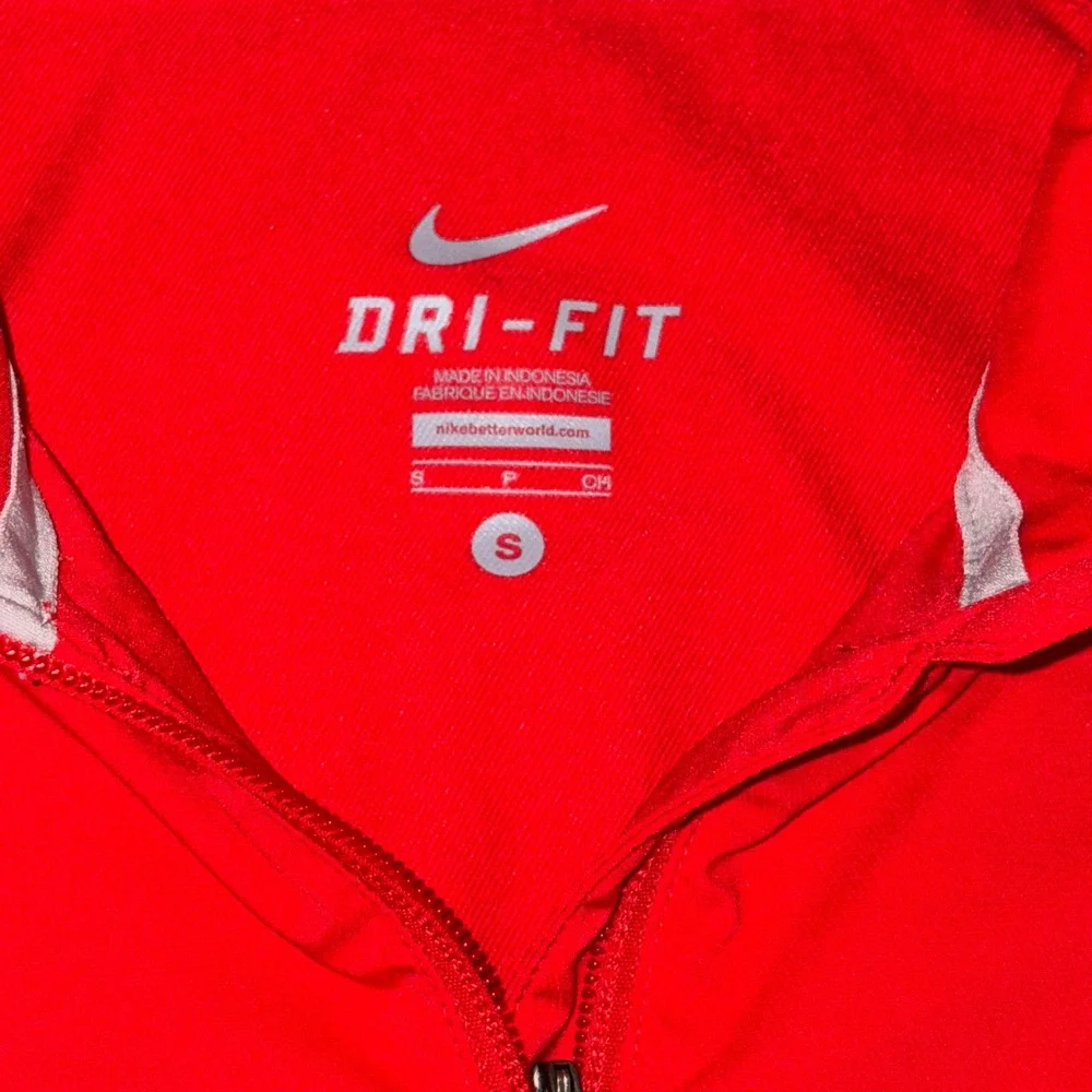 Men's Nike Dri-Fit 1/4 Zip Red‎ & Grey Zipper Pocket Adjustable Hem Pullover Sm